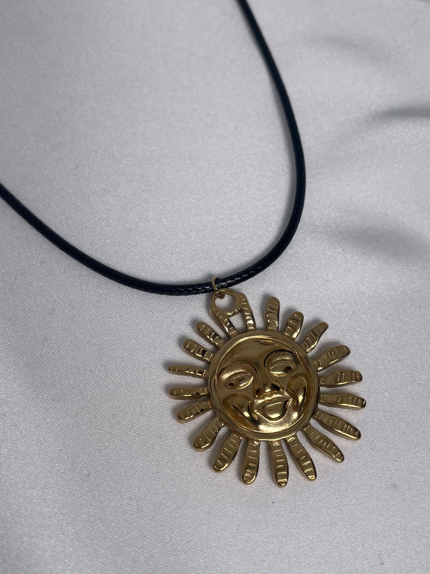"soleil" necklace gold